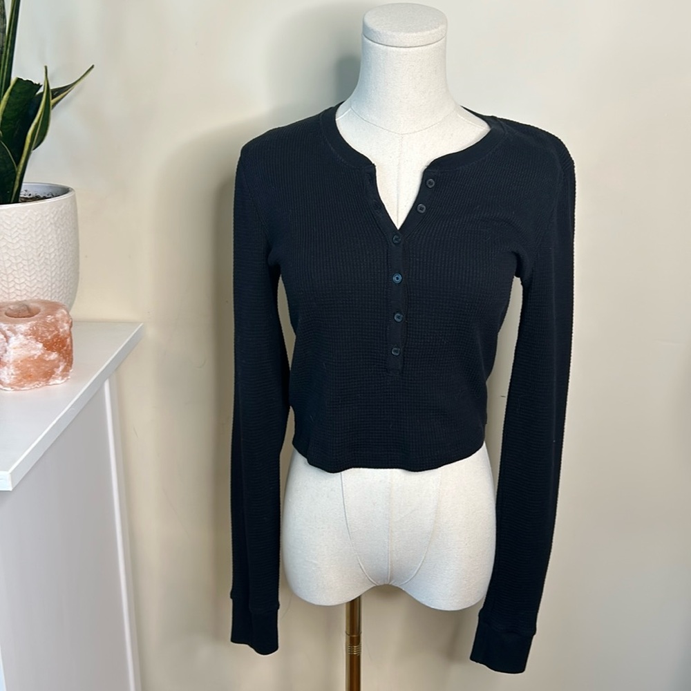 Black TNA Aritzia Henley small cropped black waffle long sleeve shirt